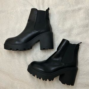 Urban Outfitters Chelsea Boot